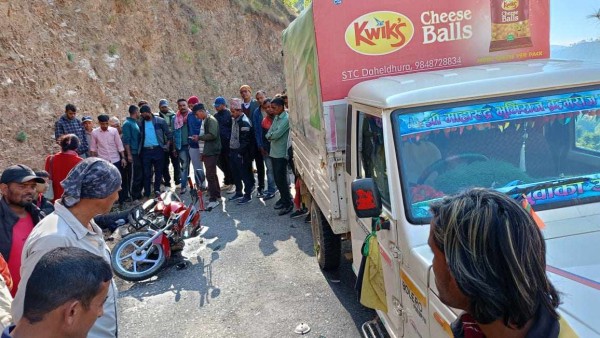बैतडीमा जिप र मोटरसाइकल एकआपसमा ठोकिए, मोटरसाइकल चालक गम्भीर घाइते 